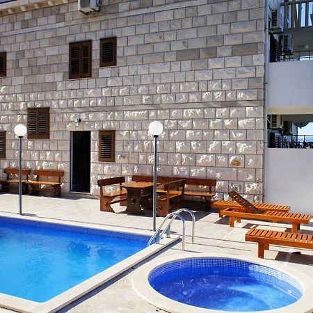 Villa Ana Бол Екстериор снимка