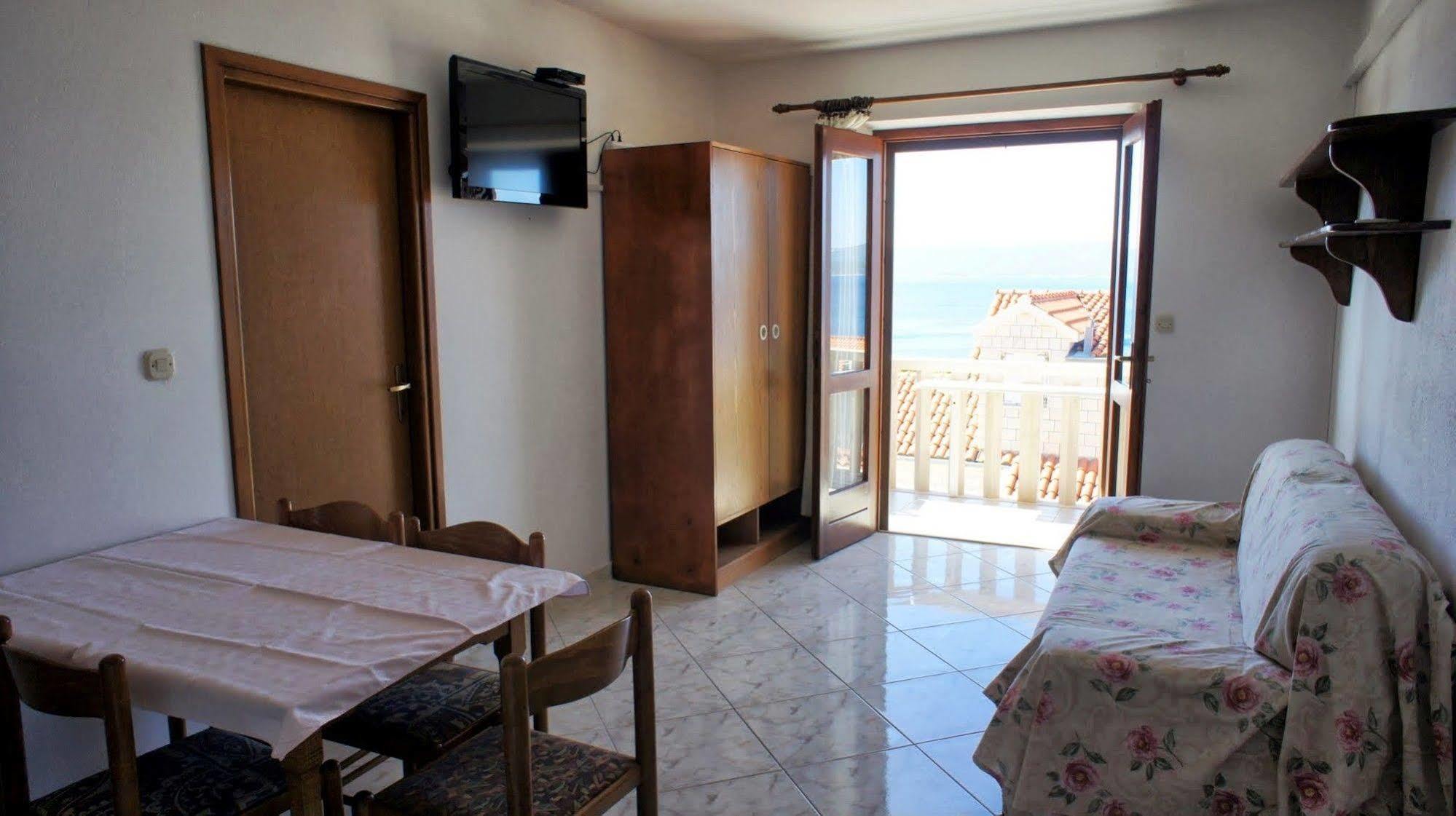 Villa Ana Бол Екстериор снимка